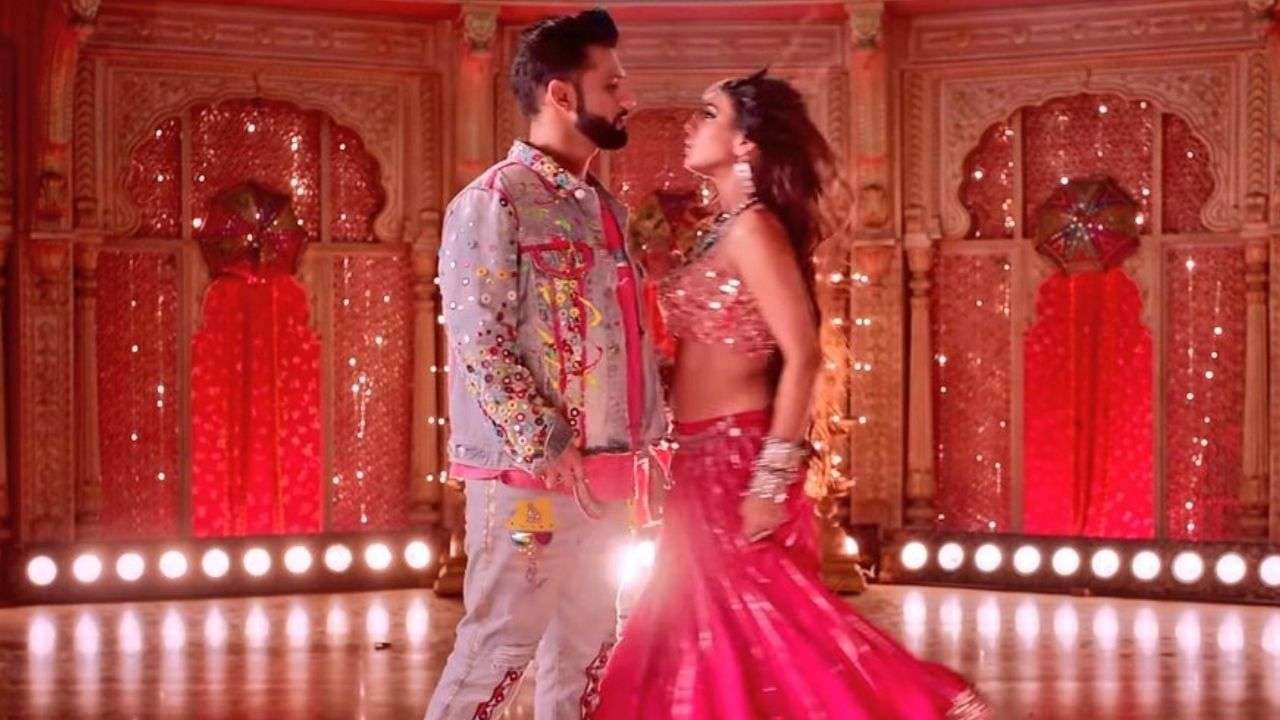 Rajkot: રાહુલ વૈદ્ય અને ભૂમિ ત્રિવેદીના મા મોગલના ગરબાને લઈને ભક્તોમાં રોષ, મામલો પહોંચ્યો પોલીસ સુધી