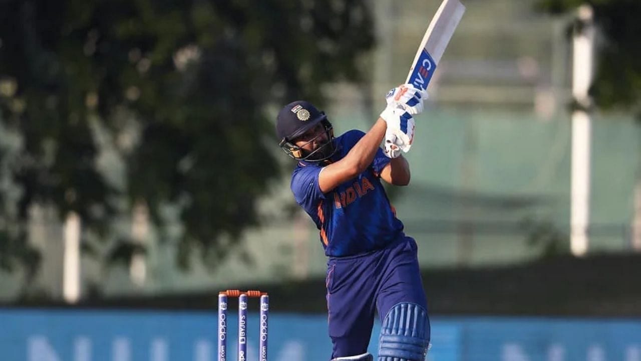 રોહિત શર્મા આ યુવા બેટ્સમેન આજે ટીમના વાઈસ કેપ્ટન છે. રોહિત તે ટીમનો એકમાત્ર સભ્ય છે જે હાલમાં ચાલી રહેલા વર્લ્ડ કપમાં રમી રહ્યો છે.