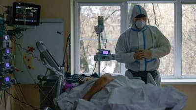 Covid In Russia: રશિયામાં કોરોનાથી એક દિવસમાં રેકોર્ડબ્રેક 1,159 લોકોના મોત, મોસ્કોમાં બિન-જરૂરી સેવાઓ બંધ