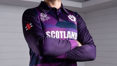 આ વખતે T20 વર્લ્ડ કપ (T20 World Cup 2021) માં, જ્યાં કેટલીક ટીમો પોતાની રમતથી પોતાની છાપ બનાવી રહી છે, તો કેટલીક ટીમો પોતાની જર્સીને લઈને પણ ચર્ચામાં છે. આ વર્લ્ડ કપ માટે, લગભગ તમામ ટીમોએ નવી જર્સી લોન્ચ કરી છે. જેમાં સ્કોટલેન્ડ (Scotland Cricket Team) ની જર્સી વિશે ઘણી ચર્ચા છે.