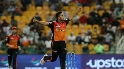 IPL 2021: કાશ્મીર એક્સ્પ્રેસ ઉમરાન મલિકે ઝડપી બોલ નાંખવાનુ સર્જ્યુ તોફાન, 153 થી વધુની ઝડપે બોલ નાંખી તોડ્યો ફરીથી રેકોર્ડ