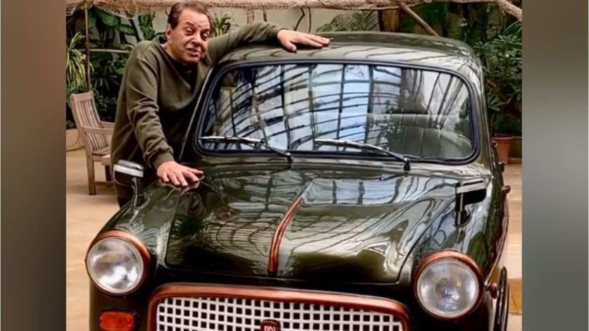 Dharmendraએ અત્યાર સુધી સંભાળી રાખી છે તેમની પહેલી કાર ફિયાટ, જાણો તેમણે કેટલામાં ખરીદી હતી આ કાર