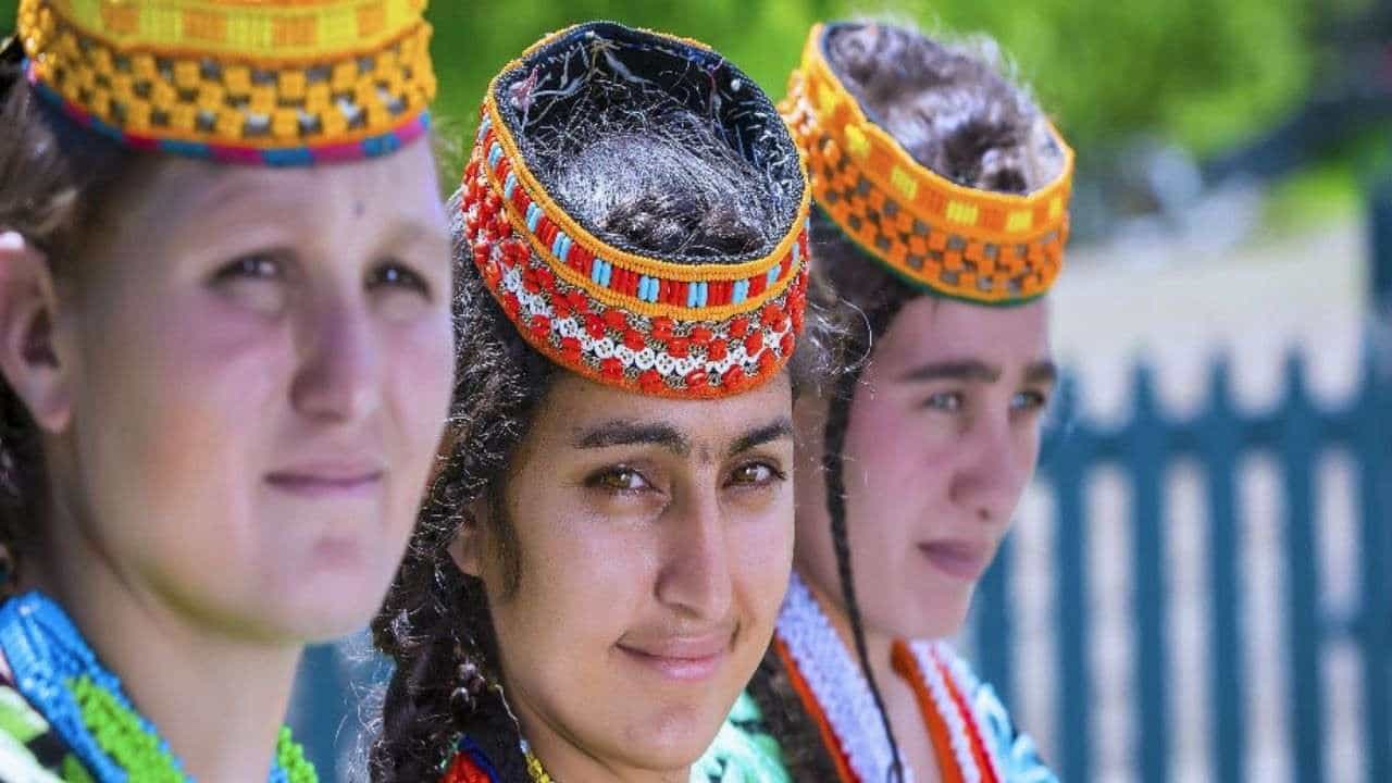 પાકિસ્તાનની એ મહિલાઓ કે જેને અન્ય પુરુષ પસંદ આવતા પોતાના લગ્ન તોડી દે છે, જાણો આ ખાસ જાતિ વિશે