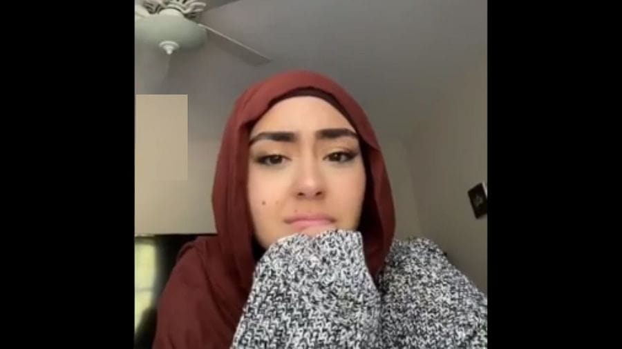 TikTok પર વીડિયો બનાવી રહી હતી છોકરી, બિલાડીએ આવીને મારી દીધી થપ્પડ, લોકો બોલ્યા 'તમે આના જ લાયક છો'