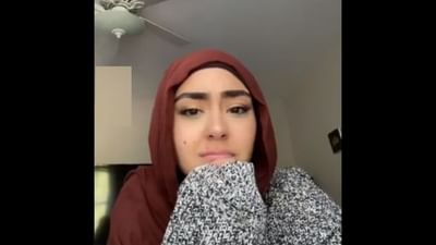 TikTok પર વીડિયો બનાવી રહી હતી છોકરી, બિલાડીએ આવીને મારી દીધી થપ્પડ, લોકો બોલ્યા 'તમે આના જ લાયક છો'