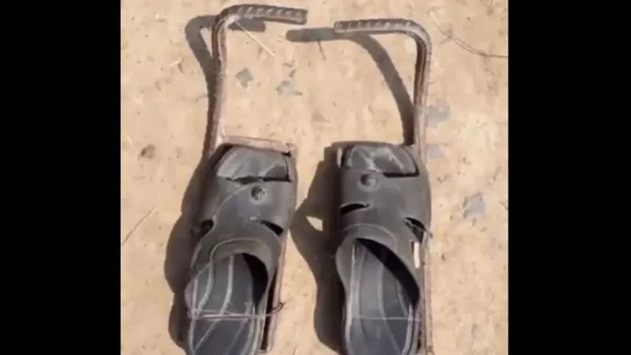 દેશી જુગાડ ! થાંભલા પર ચઢવા વ્યક્તિએ બનાવી એવી ચપ્પલ, લોકો જોઇને બોલ્યા 'આ ટેક્નોલોજી દેશની બહાર ન જવી જોઇએ'