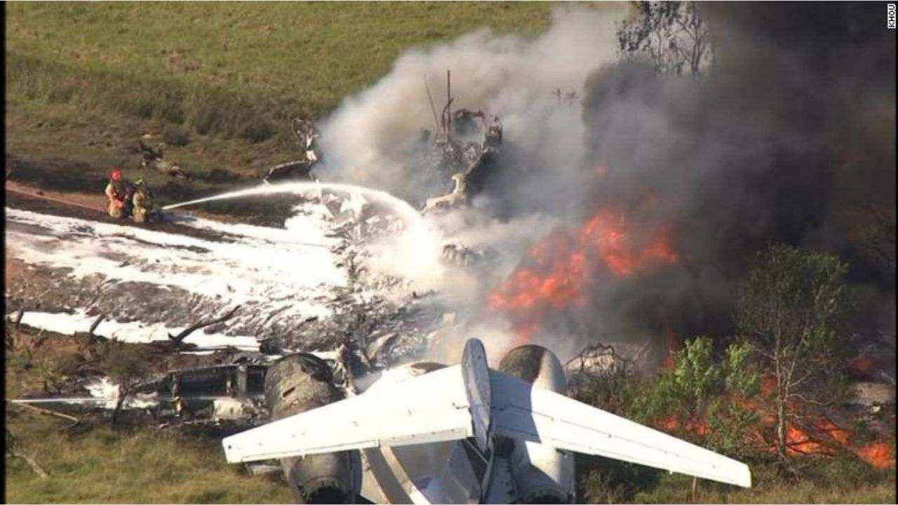 Texas plane crash : ટેક ઓફ કરવાની થોડી જ ક્ષણોમાં ક્રેશ થયું વિમાન, 3 ક્રૂ મેમ્બર્સ સહિત 21 મુસાફરો હતા સવાર