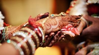 પત્ની પૈસા અને ફોન! પત્નીને બે લાખમાં વેચીને પતિએ ખરીદ્યો મોંઘો સ્માર્ટફોન, 2 મહિના પહેલા જ થયા હતા લગ્ન