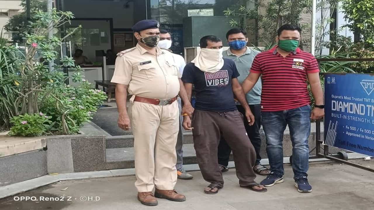 Ahmedabad: આનંદ નગર વિસ્તારમાં શનિવારની રાત્રે થયેલ હત્યાનો ભેદ ઉકેલાયો, પોલીસે ગણતરીના કલાકોમાં જ આરોપીને ઝડપી પાડ્યો