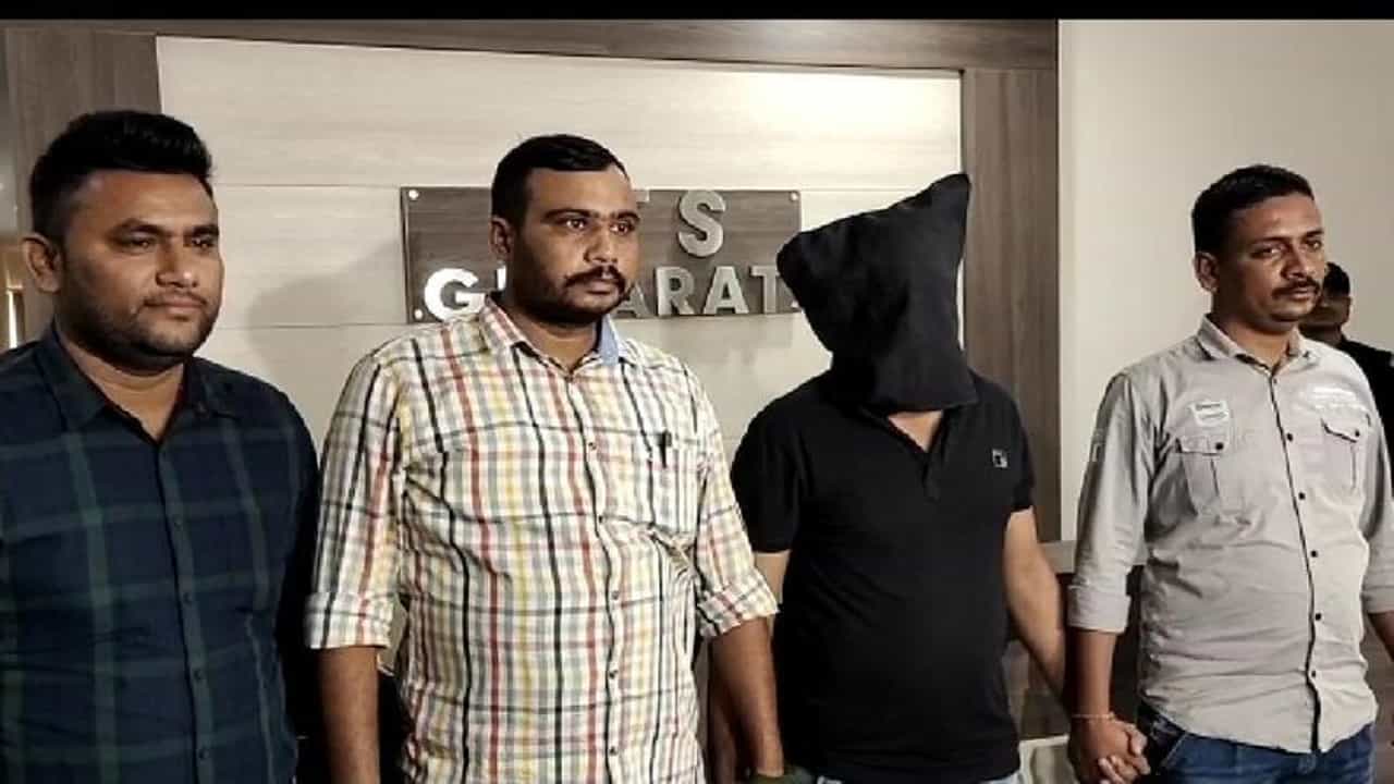 રાષ્ટ્રીય સલામતીને જોખમમાં મૂકી એક્સચેન્જ નેટવર્ક ચલાવતા આરોપીની ગુજરાત ATSએ કરી ધરપકડ, દેશના અર્થતંત્રને પહોંચાડી રહ્યા હતા નુકસાન, જાણો શું છે સમગ્ર મામલો