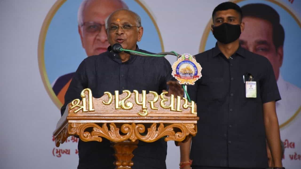 CM એ કડક સૂરમાં અધિકારીઓને કરી ટકોર: સામાન્ય માણસોનું કામ નીતિ નિયમોને કારણે અટકવું ન જોઈએ