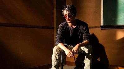 મુંબઈથી ગોવા જતા જહાજમાં ચાલી રહેલી રેવ પાર્ટીમાં બોલિવૂડ અભિનેતા શાહરૂખ ખાનના પુત્રનું નામ પણ સામે આવ્યું છે. NCBએ કિંગ ખાનના પુત્રની ધરપકડ કરી છે.

