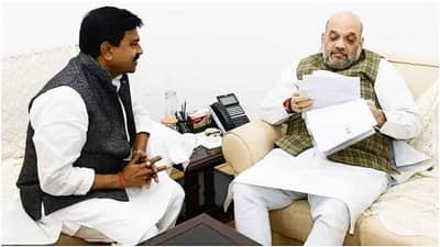 કેન્દ્રીય ગૃહપ્રધાન અમિત શાહને મળતા રાજ્યકક્ષાના ગૃહપ્રધાન અજય મિશ્રા, લખીમપુર ખીરી હિંસા બાદ શાહ સાથે પ્રથમ મુલાકાત