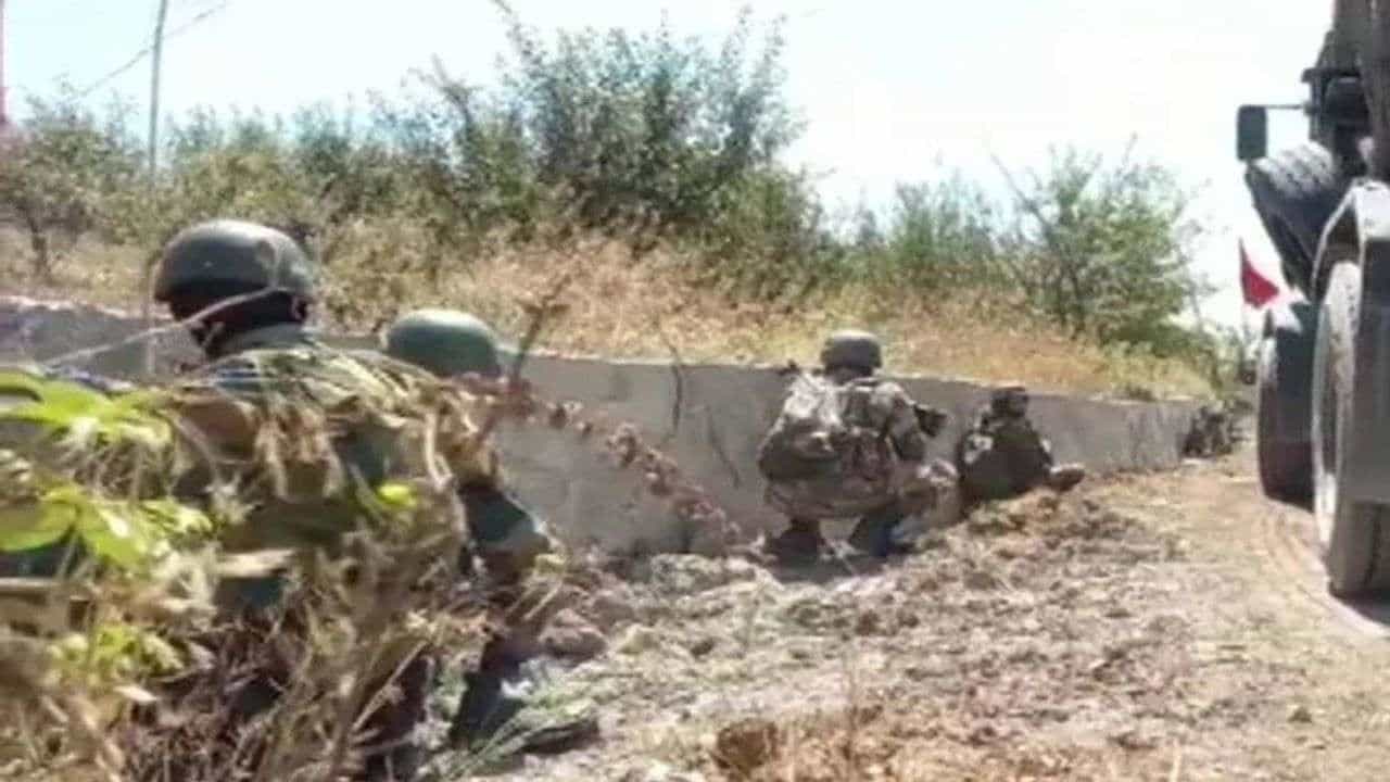 Jammu and Kashmir : પૂંછમાં સુરક્ષા દળો અને આતંકવાદીઓ વચ્ચે ગોળીબાર, એક જેસીઓ અને એક જવાન શહીદ