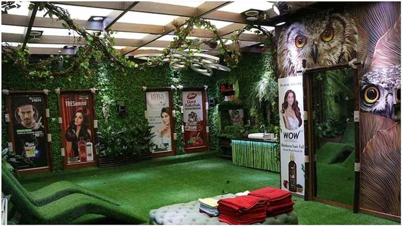 તમને જણાવી દઈએ કે જ્યારે પણ શોની નવી સીઝન શરૂ થાય છે ત્યારે સલમાનની ફીની પણ ખૂબ ચર્ચા થાય છે, તો આ વર્ષે પણ સમાચાર આવી રહ્યા હતા કે સલમાને ફીમાં વધારો કર્યો છે. તમને જણાવી દઈએ કે સલમાન હાલમાં આ શો માટે 25 કરોડ રૂપિયા ચાર્જ કરે છે.