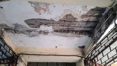 સુરતની સિવિલ હોસ્પિટલ છે કે અકસ્માતોનું ઘર? વધુ એક વખત સ્લેબના પોપડા પડતા ફફડાટ