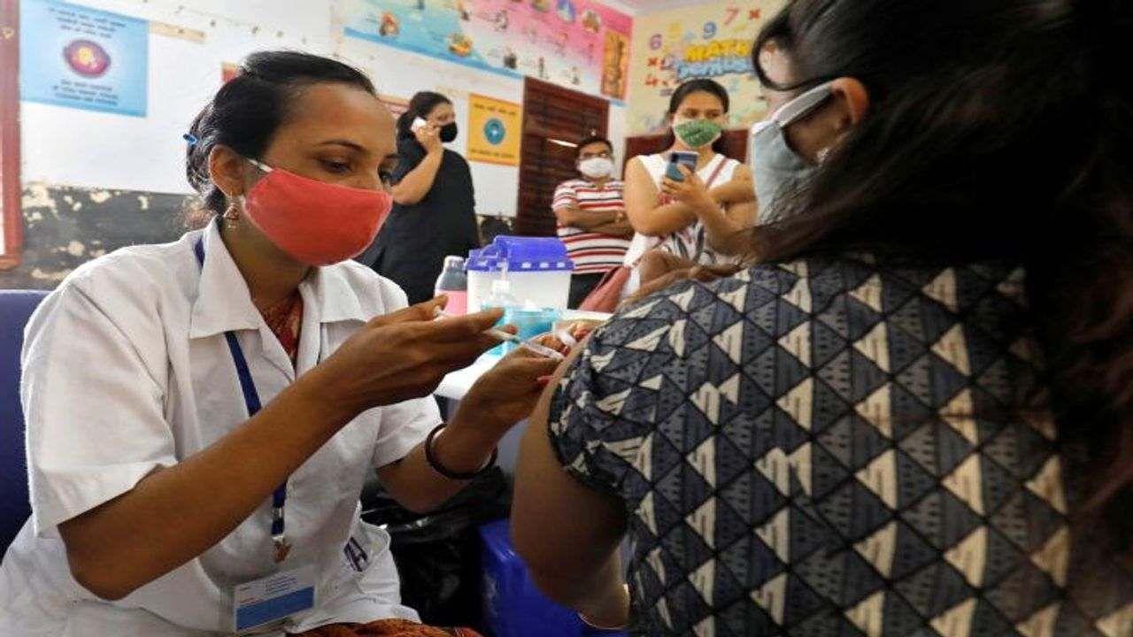 ગુજરાતની કોરોના રસીકરણમાં સિધ્ધિ, 90 ટકા લોકોને રસીનો પ્રથમ ડોઝ અપાયો