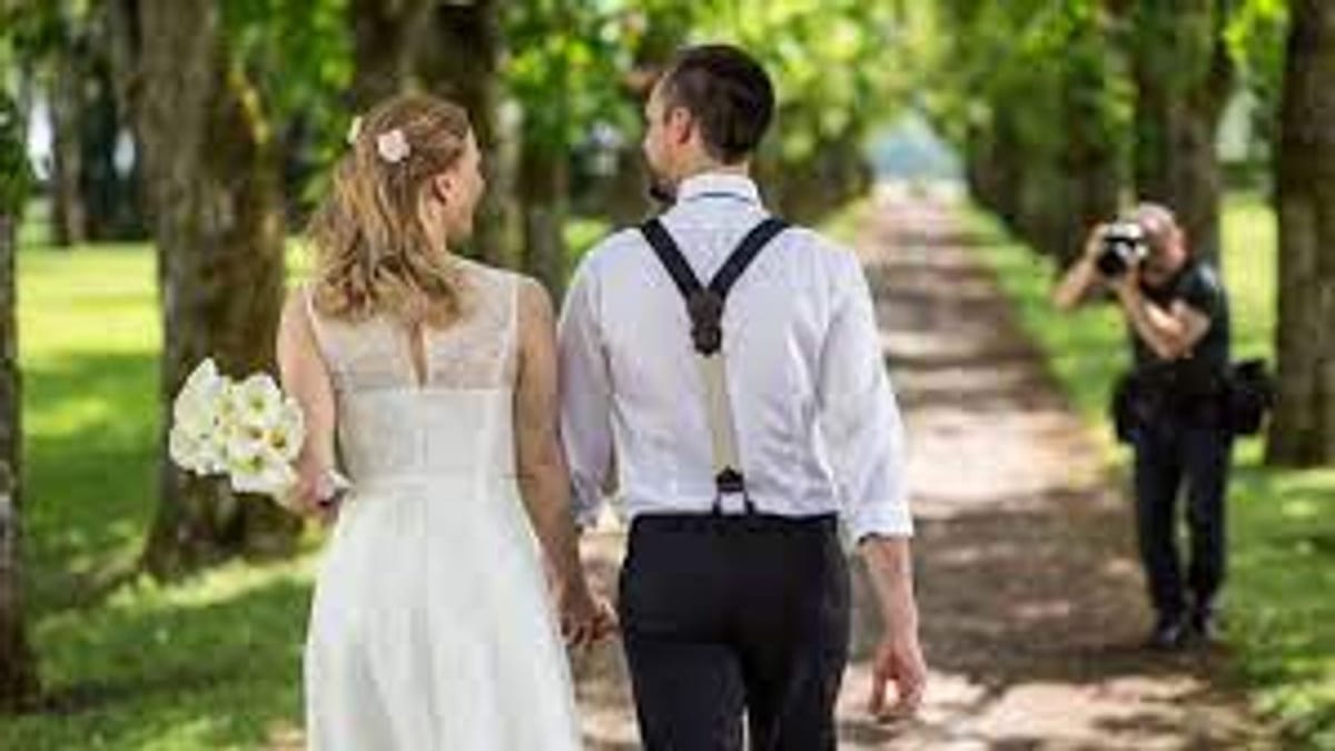 OMG : લગ્નમાં ફોટોગ્રાફરને ભોજન ન મળતા, વરરાજાની સામે ફંક્શનના તમામ ફોટા delete કરી નાંખ્યા