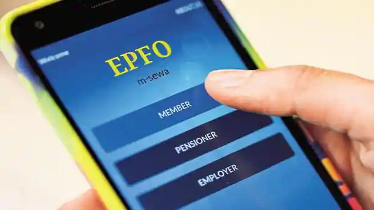 EPFO Alert : અજાણ્યા લોકો સાથે ન કરશો આ માહિતી શેર નહીંતર જીવનભરની બચત થઈ જશે સાફ, જાણો વિગતવાર