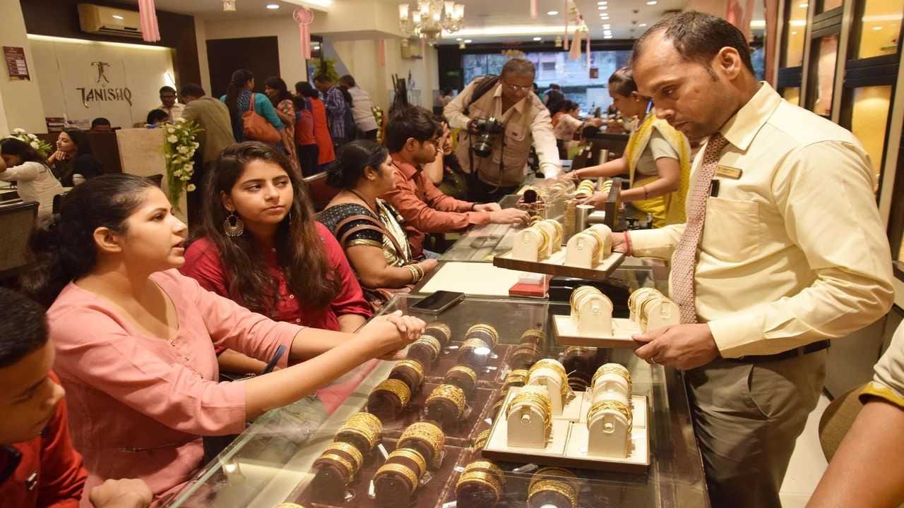 Dhanteras 2021: સોનાનાં દાગીનાની ખરીદી વખતે આ 5 બાબત ઉપર ધ્યાન આપવાનું ચૂકશો નહિ