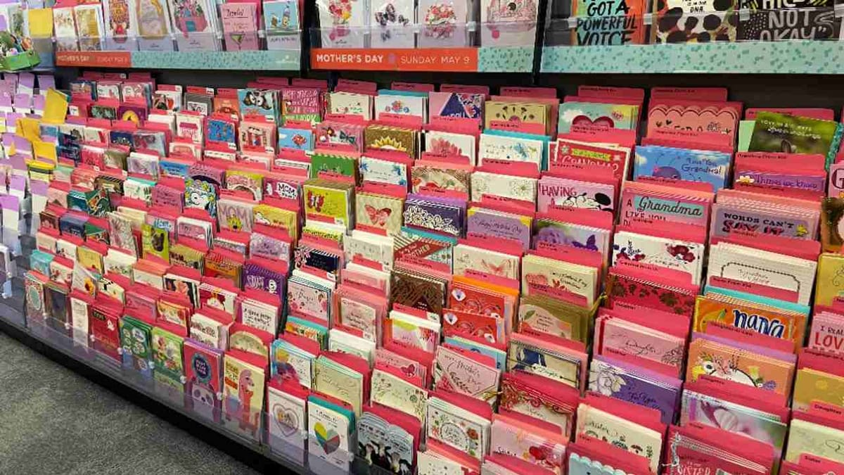 Surat : ડિજિટલ યુગમાં શુભેચ્છાઓ આપવા ગ્રીટિંગ કાર્ડસ બન્યા ભૂતકાળ