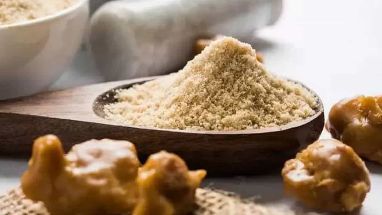 Asafoetida Benefit : સ્વાસ્થ્યને સારું રાખવા માટે ચપટી હિંગ જ છે જરૂરી, જાણો અઢળક ફાયદા