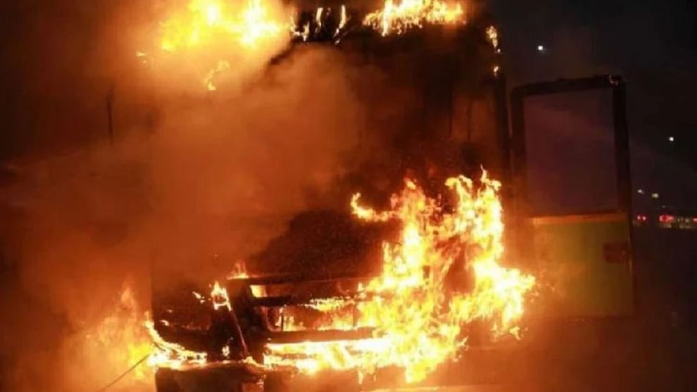 Rajasthan: જયપુરમાં ચાલુ બસે લાગી આગ, ડ્રાઇવરની સમજદારીએ 28 યાત્રીઓને બચાવ્યા