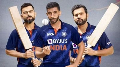 T20 World Cup : ભારતીય ક્રિકેટ ટીમ ટી 20 વર્લ્ડ કપ 2021 માં પોતાના અભિયાનની શરૂઆત પાકિસ્તાન સામેની મેચથી કરશે. આ વખતે ટીમ ઇન્ડિયા ટાઇટલ જીતવાની પ્રબળ દાવેદાર છે. તેણે મશીન કેપ્ટન વિરાટ કોહલીને રન કર્યા છે, ત્યારબાદ હિટમેન રોહિત શર્મા, ઋષભ પંત, સૂર્યકુમાર યાદવ, કેએલ રાહુલ પણ મજબૂત બેટ્સમેન છે. બોલિંગમાં પણ જસપ્રીત બુમરાહ, રવિન્દ્ર જાડેજા, વરુણ ચક્રવર્તી શાનદાર છે. આ વખતે ભારત પાસે ઘણા યુવા ચહેરા છે. પરંતુ તે બધાએ ઓછામાં ઓછી એક આંતરરાષ્ટ્રીય T20 મેચ રમી છે. પરંતુ એવા ભારતીય સ્ટાર્સ છે જેમણે પોતાની આંતરરાષ્ટ્રીય T20 કારકિર્દીની શરૂઆત T20 વર્લ્ડ કપથી કરી હતી. આજે આપણે તેમના વિશે વાત કરીશું. આમાંથી બે ખેલાડીઓ હજુ રમી રહ્યા છે.