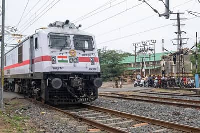 Railway Recruitment 2021: રેલવેમાં 2206 જગ્યાઓ પર ભરતી, પરીક્ષા વગર 10 પાસ માટે નોકરીની તક
