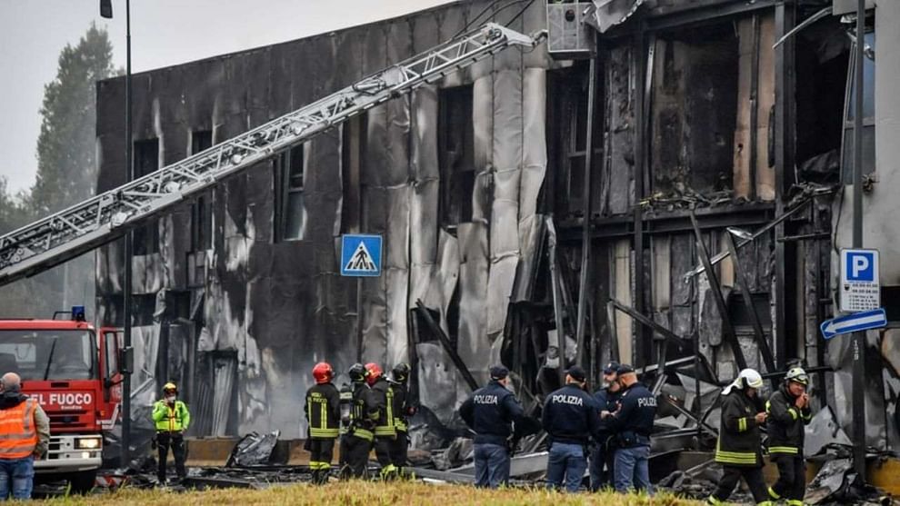 Plane Crash: ઇટલીમાં બે માળની ઇમારત સાથે અથડાયા બાદ પ્લેન ક્રેશ થયું, બાળક સહિત આઠ લોકોના થયા મોત