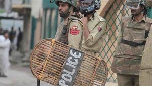 Jammu Kashmir: કુલગામમાં આતંકીઓએ પોલીસની નાકા પાર્ટી પર કર્યો હુમલો, બે પોલીસકર્મી ઘાયલ