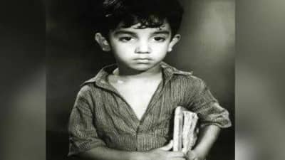 હાથમાં પુસ્તક સાથે જોવા મળતો આ બાળક આજે છે ફિલ્મ ઇન્ડસ્ટ્રીઝનો સુપર સ્ટાર, મળ્યા છે 17 ફિલ્મફેર એવોર્ડ