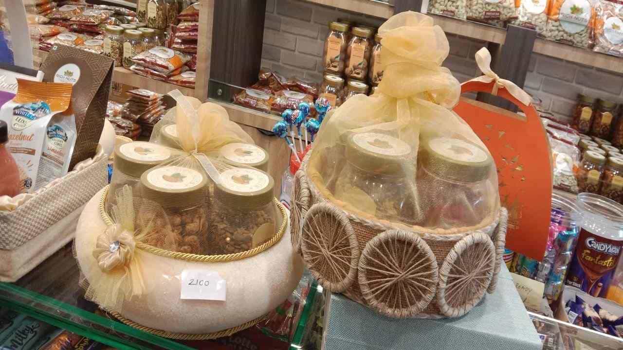 Karwa Chauth : સુરતમાં કરવાચોથ માટે મોર્ડન વહુઓ માટે રેડીમેડ સરગીની થાળીઓ ઉપલબ્ધ