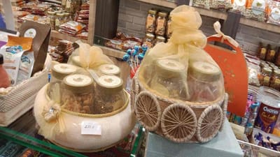 Karwa Chauth : સુરતમાં કરવાચોથ માટે મોર્ડન વહુઓ માટે રેડીમેડ સરગીની થાળીઓ ઉપલબ્ધ