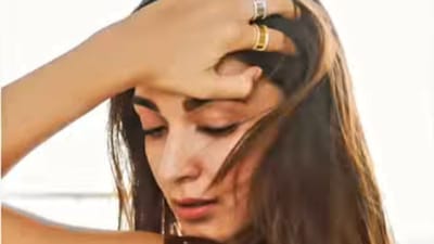 જુગ જુગ જીઓના સેટ પર કિયારાની ફિલ્મ શેરશાહના ગીતોનાં દિવાના થયા વરુણ ધવન, શેર કરી પોસ્ટ