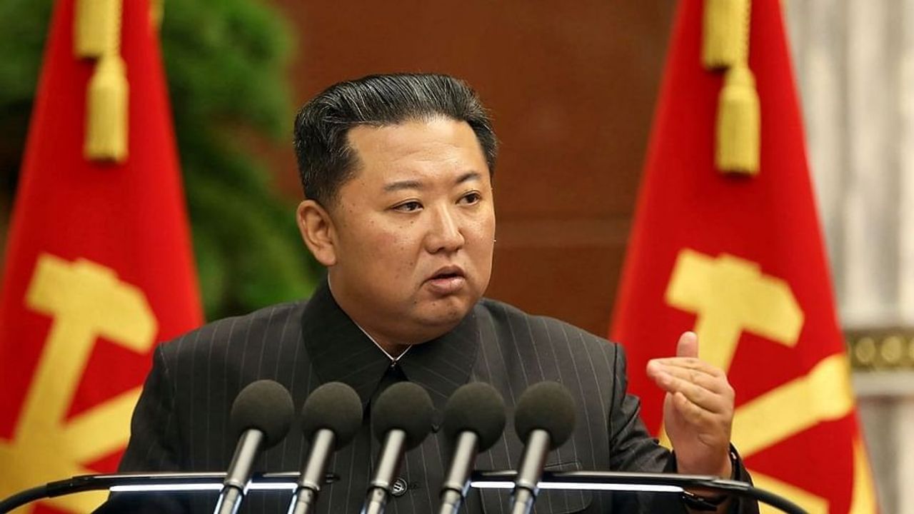 Kim Jong Un : ઉત્તર કોરિયાના લોકો ભૂખમરાથી પીડાઈ રહ્યા છે ત્યારે સરમુખત્યાર કિમ જોંગે ફરમાન જાહેર કરી કહ્યું કે 2025 સુધી ઓછું ખાવું
