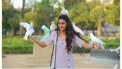 કીર્તિ સુરેશનો (Keerthy Suresh Birthday)  જન્મદિવસ 17 ઓક્ટોબર 1992 ના રોજ થયો હતો. કીર્તિ સુરેશ દક્ષિણની એક પ્રખ્યાત અભિનેત્રી છે, જેના ચાહકોની યાદી ઘણી લાંબી છે.