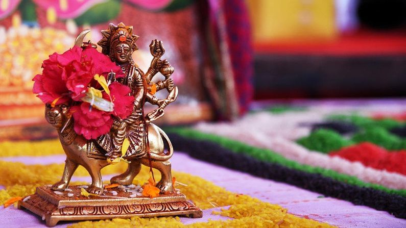 Navratri 2021 : પુષ્પથી પ્રસન્ન થશે આદ્યશક્તિ ! જાણો દેવીના કયા રૂપને કયુ પુષ્પ કરશો અર્પણ