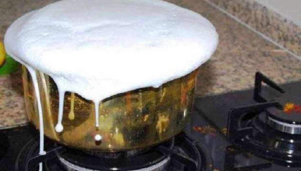 Kitchen Hacks : દૂધને ઉભરાવવાથી બચાવવા અપનાવો આ કિચન ટિપ્સ Kitchen Hacks : દૂધને ઉભરાવવાથી બચાવવા અપનાવો આ કિચન ટિપ્સ