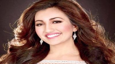 મિસ વર્લ્ડ અમેરિકા 2021 નો તાજ જીતનાર શ્રી સૈની આ ખિતાબ જીતનાર પ્રથમ ભારતીય-અમેરિકન બની છે.
