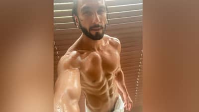 Ranveer Singhએ શર્ટલેસ સેલ્ફી શેર કરીને ઉડાવ્યા બધાના હોશ, ચાહકોએ કહ્યું- દીપુ આસપાસ છે ક્યાંક