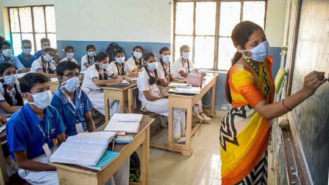 Surat : બાળકોને થર્મલ ગનથી ચેક કર્યા પછી શાળામાં પ્રવેશ આપવા શિક્ષણાધિકારીનું સૂચન