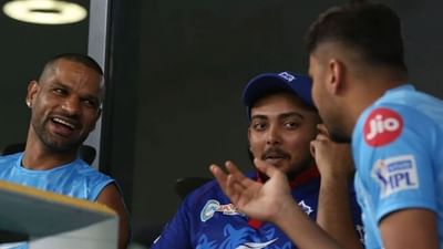 IPL 2021 માં ઘણા ખેલાડીઓ આઠ ટીમો માટે રમતા જોવા મળ્યા હતા. મેગા હરાજી પહેલા આ છેલ્લી IPL ટૂર્નામેન્ટ છે, તેના કારણે ઘણી ટીમોએ લગભગ તમામ ખેલાડીઓને અજમાવવાનો પ્રયાસ કર્યો છે. રાજસ્થાન રોયલ્સ અને પંજાબ કિંગ્સ જેવી ટીમોએ તેમના લગભગ તમામ ખેલાડીઓને મેદાનમાં ઉતાર્યા છે, પછી ભલે તેમને એક જ મેચ મળી હોય. પરંતુ કેટલીક ટીમો આવી છે જેમણે આ બાબતે કંજૂસી કરી છે. આને કારણે ઘણા ક્રિકેટરો સમગ્ર સિઝનમાં બેન્ચ પર બેઠા હતા. કેટલાક ભારતીય દિગ્ગજો પણ આમાં સામેલ છે. આ ખેલાડીઓ મેદાનમાં ઉતરવાની રાહ જોઈ રહ્યા હતા. એક રીતે, ટીમોએ તેમની સાથે દગો કર્યો. તો કોણ છે આ ખેલાડીઓ, ચાલો જાણીએ-