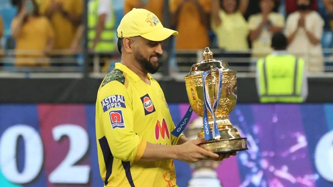 T20: વિશ્વકપ હોય કે IPL ટૂર્નામેન્ટ, એમએસ ધોની T20 ટૂર્નામેન્ટની ટ્રોફી ઉપાડવામાં છે કેપ્ટન 'કિંગ'