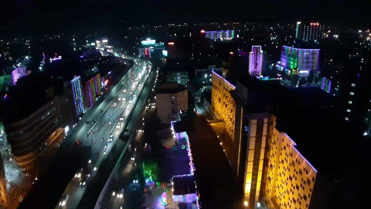 Surat: દિવાળી પહેલા સુરત રંગબેરંગી લાઈટોથી ઝગમગ્યું, કોર્પોરેશન પણ રોશની પાછળ કરશે 20 લાખ સુધીનો ખર્ચ