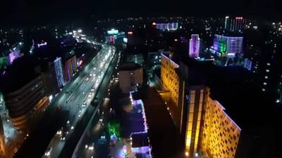 Surat: દિવાળી પહેલા સુરત રંગબેરંગી લાઈટોથી ઝગમગ્યું, કોર્પોરેશન પણ રોશની પાછળ કરશે 20 લાખ સુધીનો ખર્ચ