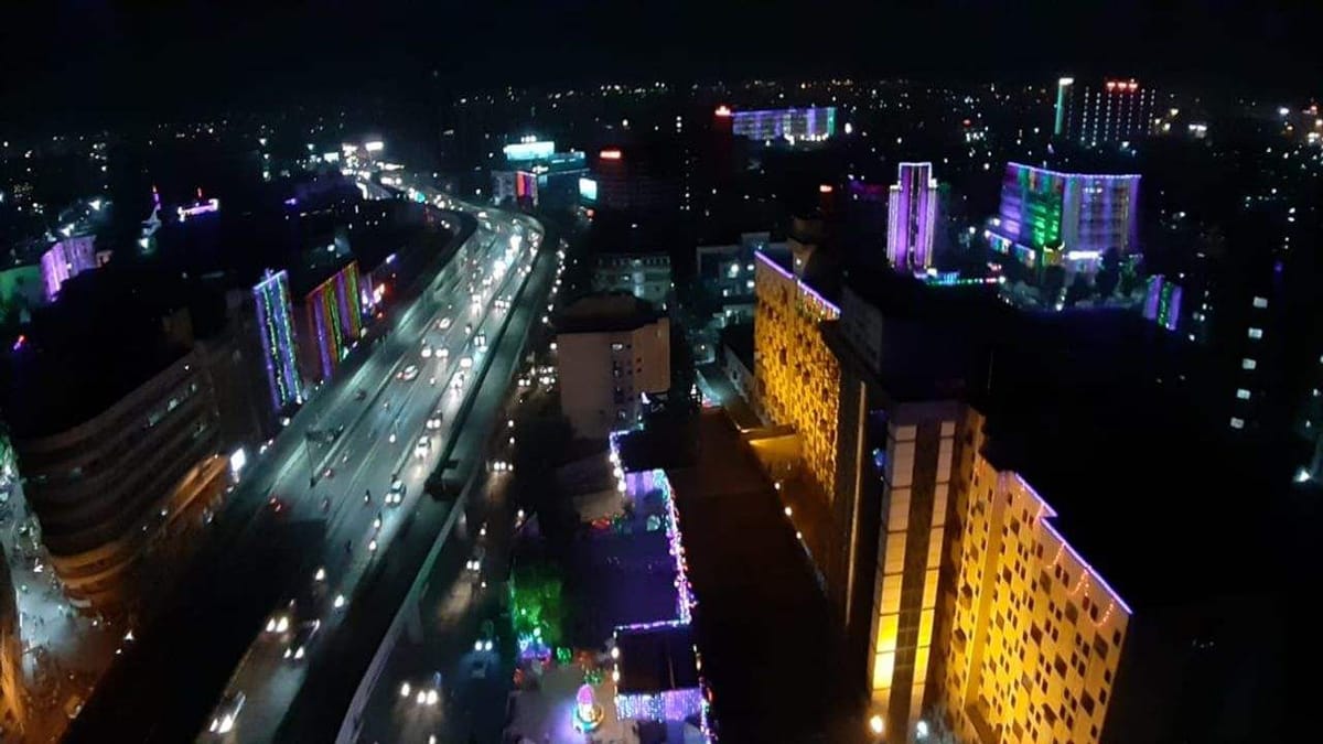 Surat: દિવાળી પહેલા સુરત રંગબેરંગી લાઈટોથી ઝગમગ્યું, કોર્પોરેશન પણ રોશની પાછળ કરશે 20 લાખ સુધીનો ખર્ચ