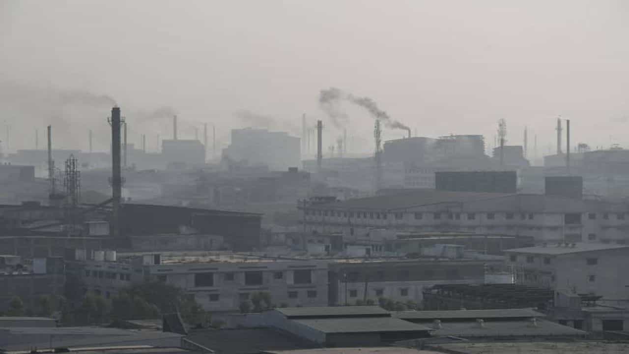 Surat : પ્રદુષણ ઘટાડવા સુરત કોર્પોરેશન રોડમેપ બનાવશે, ફરિયાદ માટે વેબસાઈટ પણ લોન્ચ કરશે