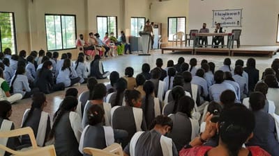 નડીયાદમાં જિલ્લા કાનૂની સેવા સત્તા મંડળ, જિલ્લા ન્યાયાલય દ્વારા આઝાદી કા અમૃત મહોત્સવ અંતર્ગત કાનૂની શિક્ષણ કાર્યક્રમ યોજાયો