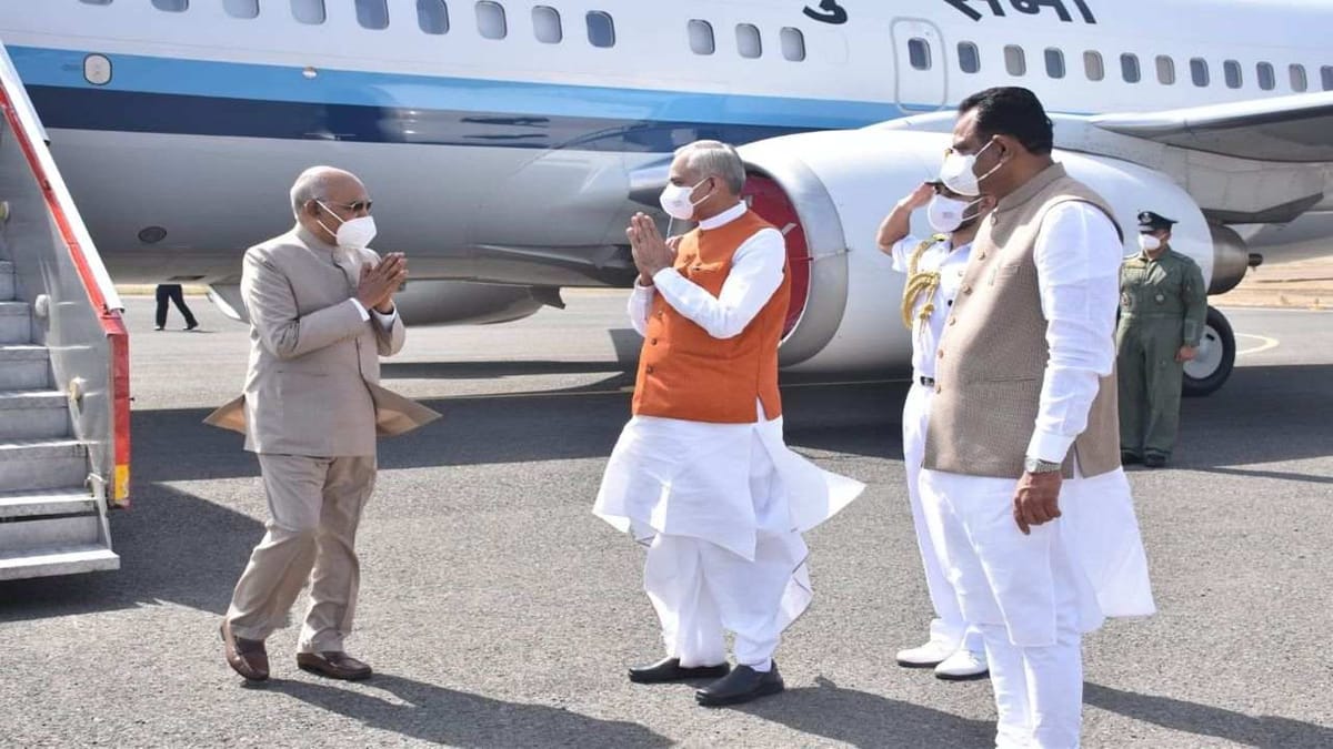 રાષ્ટ્રપતિ રામનાથ કોવિંદનું ભાવનગર એરપોર્ટ પર રાજયપાલે સ્વાગત કર્યું, રાષ્ટ્રપતિ મોરારી બાપુના આશ્રમની મુલાકાતે જવા રવાના